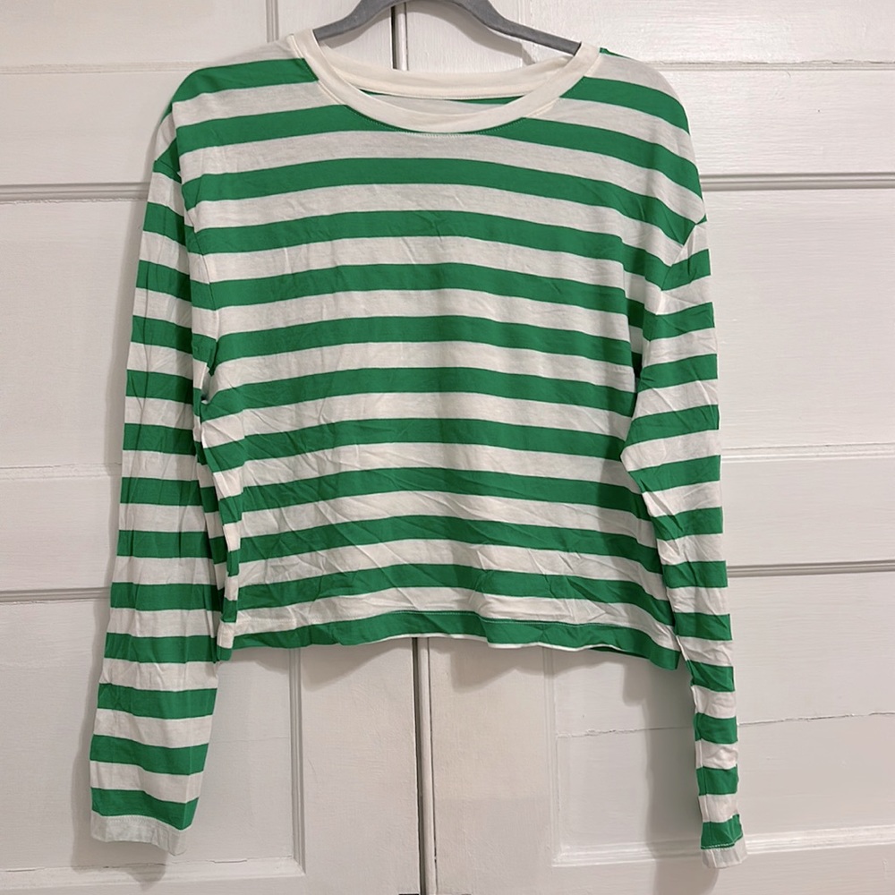 NWOT cropped long sleeve tee